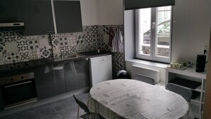 Mikrovågsugn, ugn, spishäll och kaffe- och tebryggare