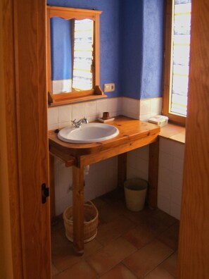 Suihku, pyyhkeet, saippua, vessapaperi