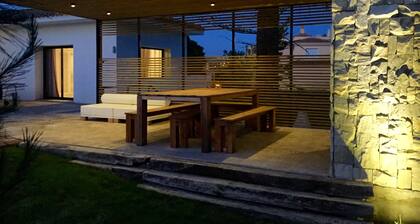 Uusi kiinteistö! Moderni huvila Marbellassa, Rio Real Golf omalla uima-altaalla