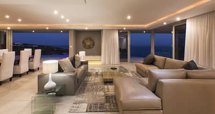 Five * 4-bedroom house on SA's best golf course. Best views on the estate.