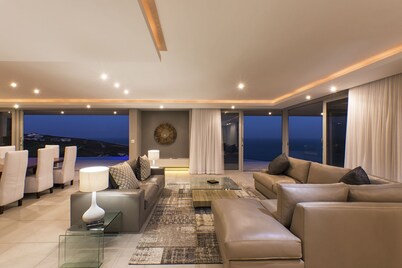 Five * 4-bedroom house on SA's best golf course. Best views on the estate.