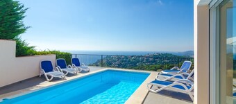 Club Villamar - A beautiful modern Apartment with private pool and free Wi-Fi, with a view of the...