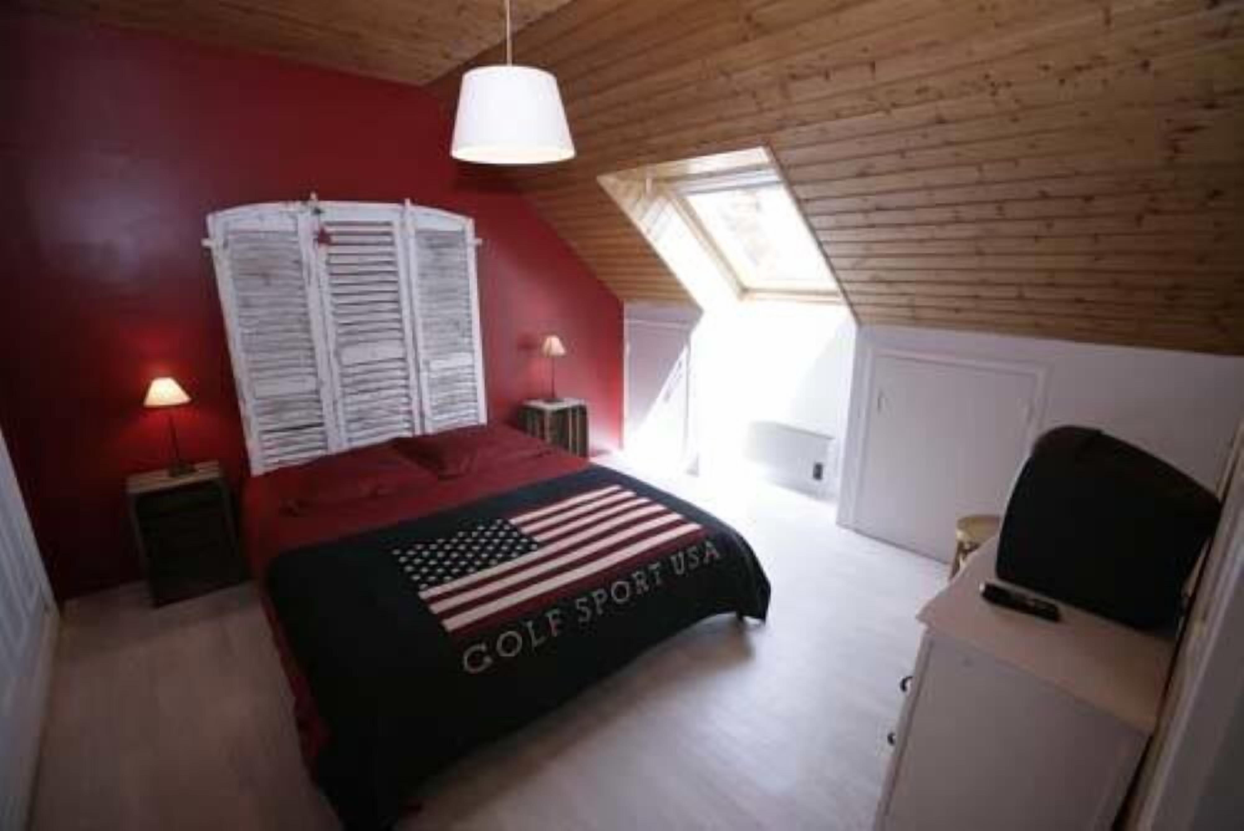 Feet in the water, our holiday villa overlooking the Chausey Islands, 10 km from Granville