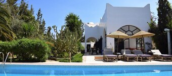 Charming villa with private pool and cooker