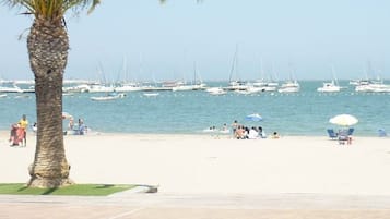 Tumbonas y toallas de playa