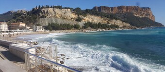 Cassis, T3 apartment in the heart of the village. Port, beaches and creeks within walking distance.