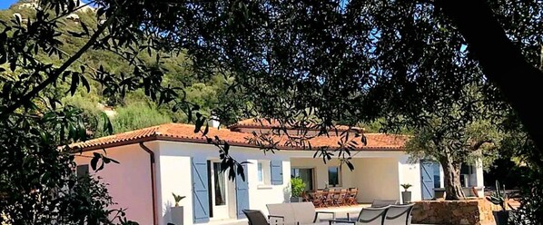 Exterior - Villa with heated pool between Porto Vecchio and Bonifacio 10 minutes from the beaches (Figari)