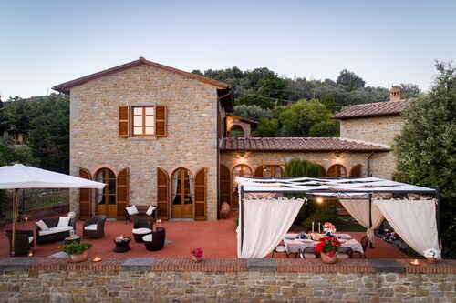 Corte della Luna, elegant villa with swimming pool surrounded by a suggestive olive grove