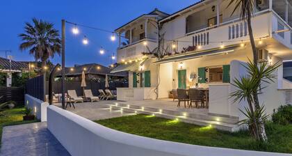 Ground floor 2 bedroomed apartment. 3 minute walk from Kalamaki beach.