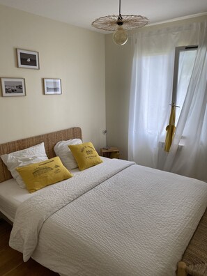 4 slaapkamers, een strijkplank/strijkijzer, wifi, beddengoed