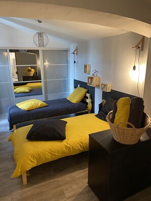 4 chambres, fer et planche à repasser, Wi-Fi, draps fournis