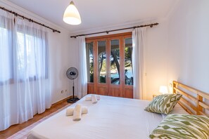 5 bedrooms, iron/ironing board, WiFi, bed sheets - Paraiso sobre el Mar (Urbanización de la Torre, Porto Petro, Santanyí)