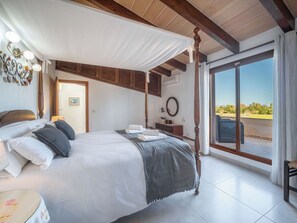 4 makuuhuonetta, vauvan matkasänky, ilmainen Wi-Fi