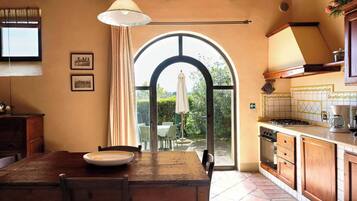 KĂŒhlschrank, Ofen, Herdplatte, GeschirrspĂŒler