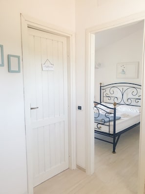 Interior - Villa Lentischio at 100 m to the sea with private garden,wif,airco,parking,bbq (Budoni)