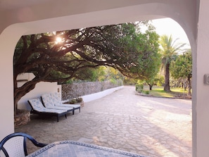 Terrace/patio - Villa Lentischio at 100 m to the sea with private garden,wif,airco,parking,bbq (Budoni)