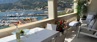 Beautiful apartment  with fantastic sea views, wi-fi and private parking