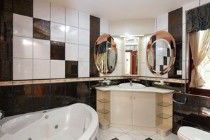 Dusche, Whirlpool, Hydromassagedusche, Haartrockner