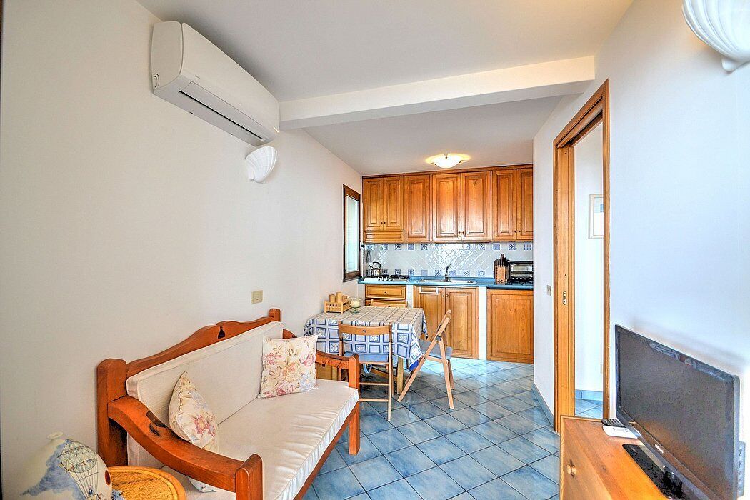 Casa Chicca: A graceful cottage built on the sloping cliff in front of the sea, with Free WI-FI.