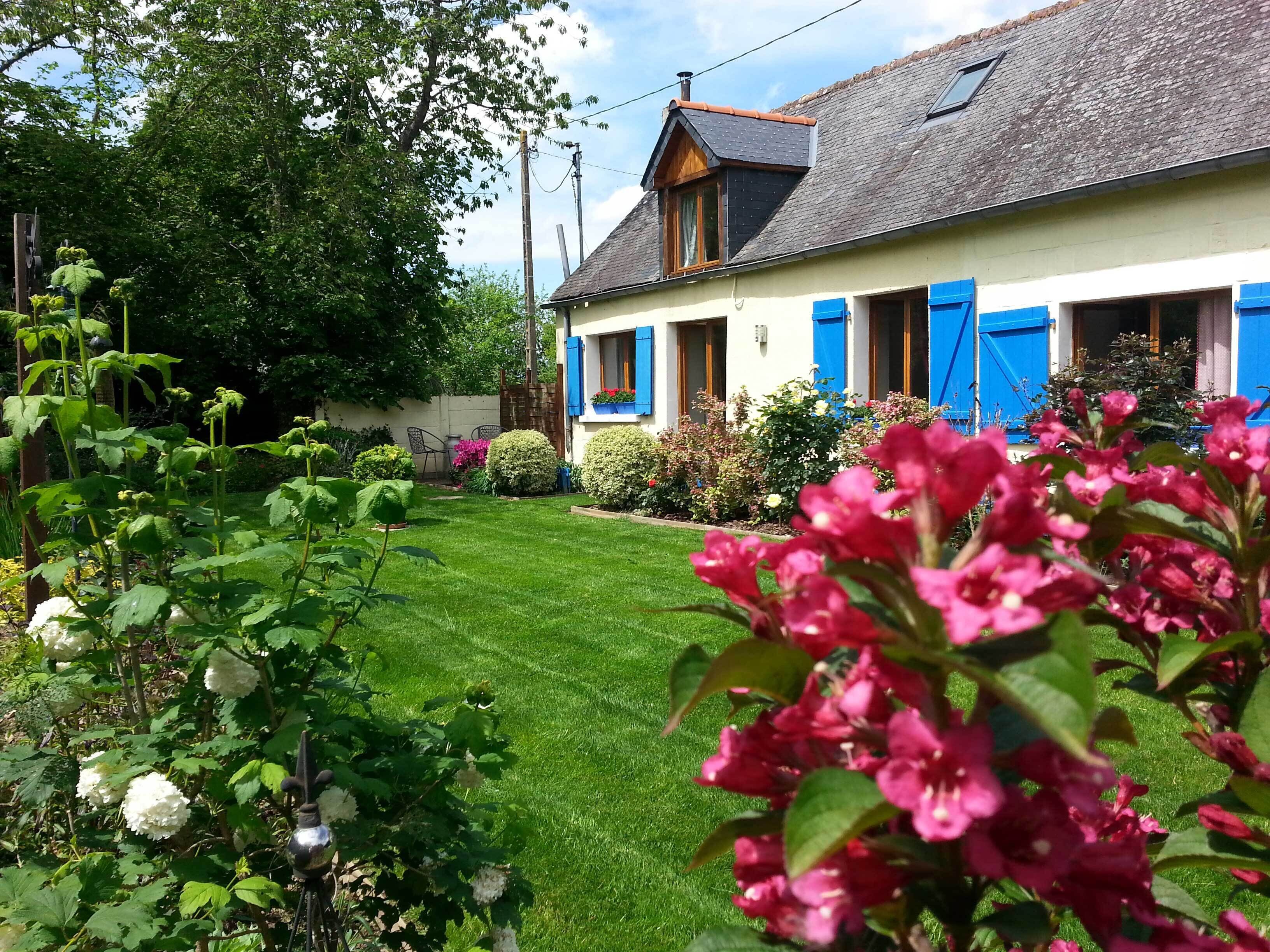 Detached Holiday house in the bay of Mont Saint Michel.  Animals welcome.