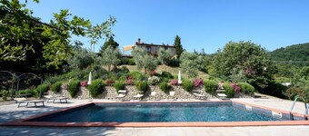 Villa för 10 personer med pool med en "riktigt underbar" utsikt till sjön Trasimeno 