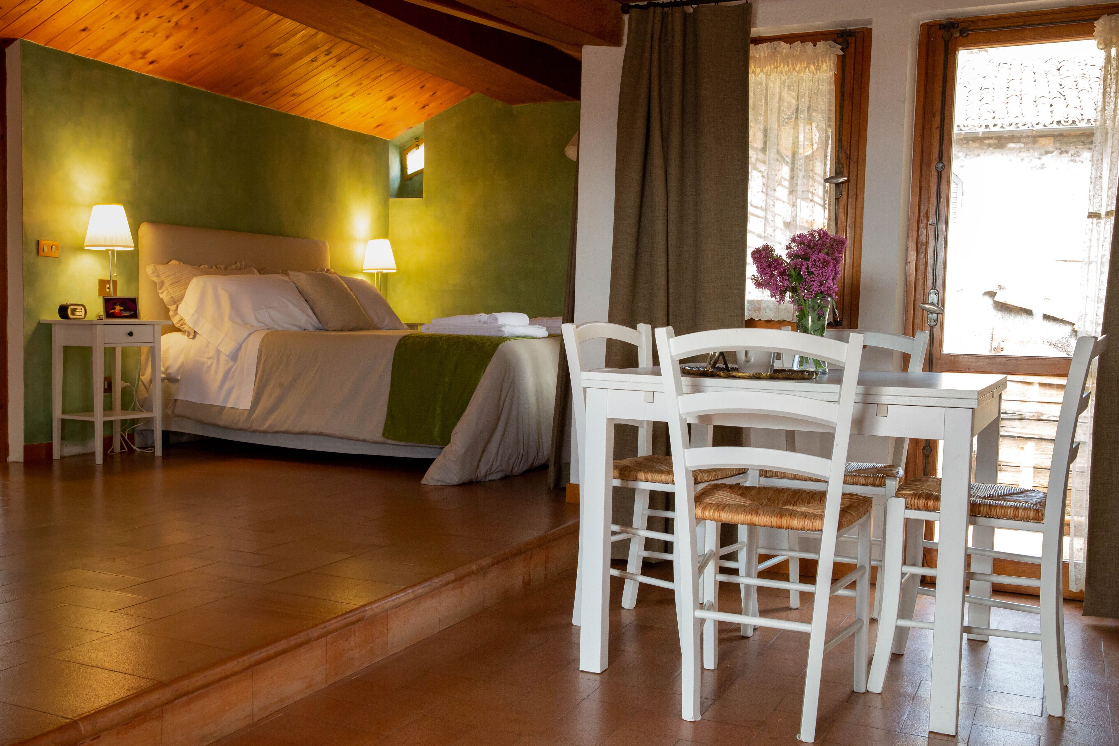 Unique roof-top apt with terrace Assisi center