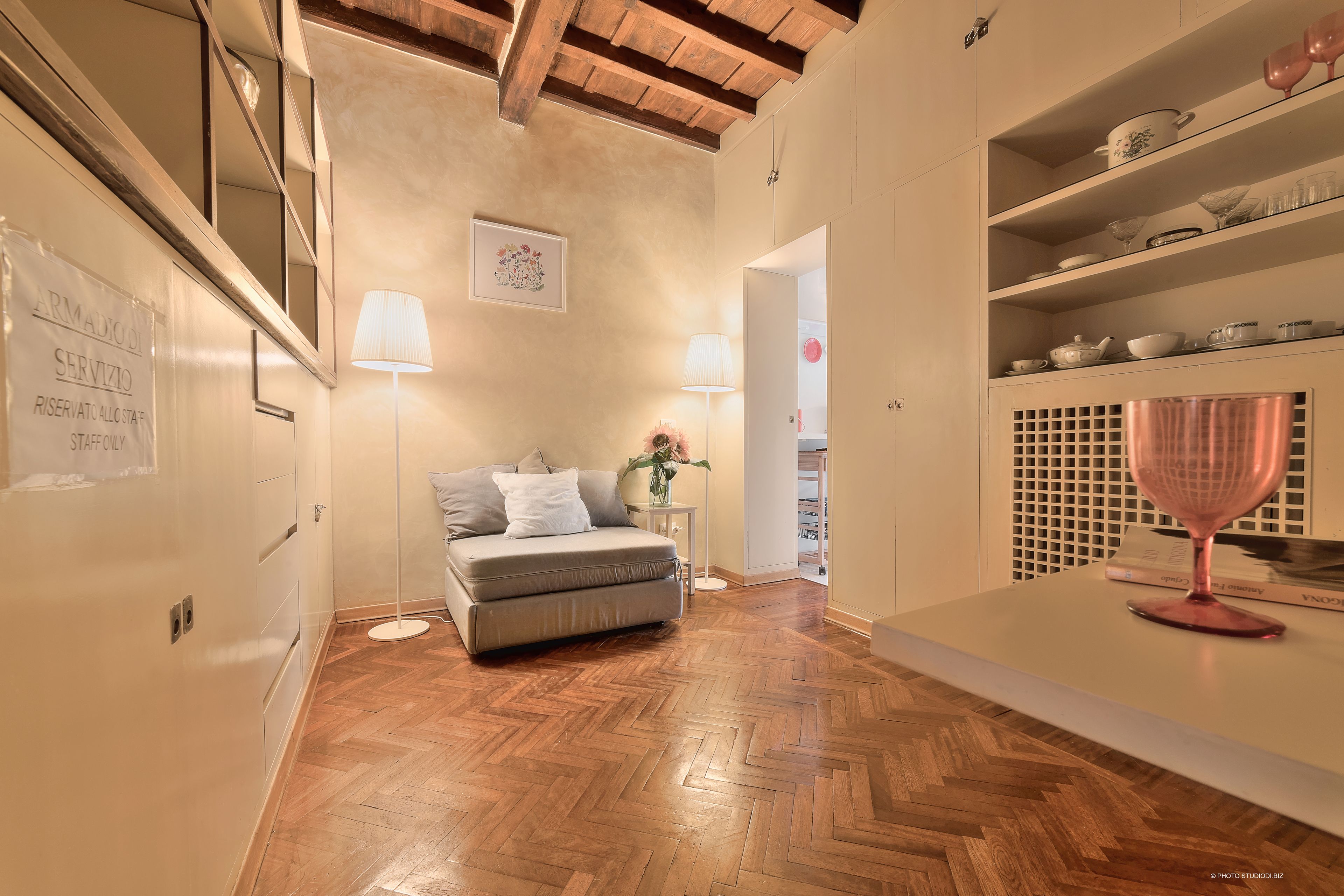 Appartement Romantique, 1 chambre | Coin séjour | Télévision à écran plat de 42 pouces avec chaînes par satellite