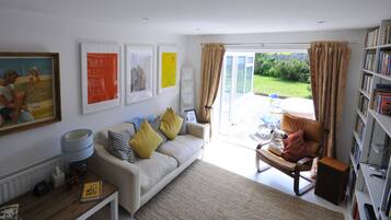 TV connectée, jeux vidéo, lecteur de DVD, table de tennis de table