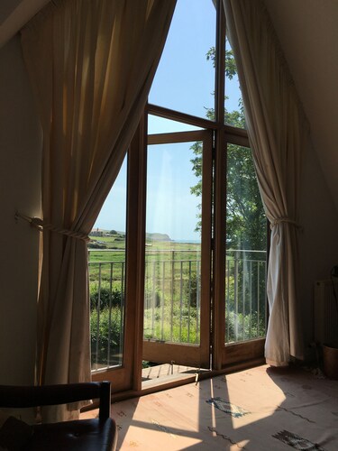 House With Sea Views And Sunny Aspect