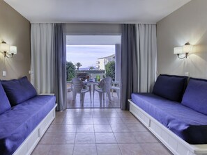 TV - Lovely apartment for 4 guests with pool, WIFI, TV and terrace (Six-fours-les-plages)