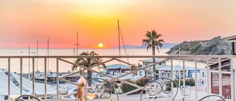 تناول الطعام بالخارج