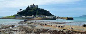 Beach towels - Delightful quiet space, very close to the town & promenade.  (Penzance)