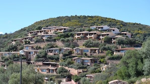 A hillside residential area with houses built on terraced levels. - Two-room apartment with sea view, swimming pool and relax (Porto San Paolo)