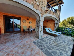 Outdoor dining - Two-room apartment with sea view, swimming pool and relax (Porto San Paolo)