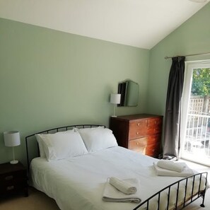 3 soverom, strykejern/-brett, reiseseng for barn og wi-fi (inkludert)