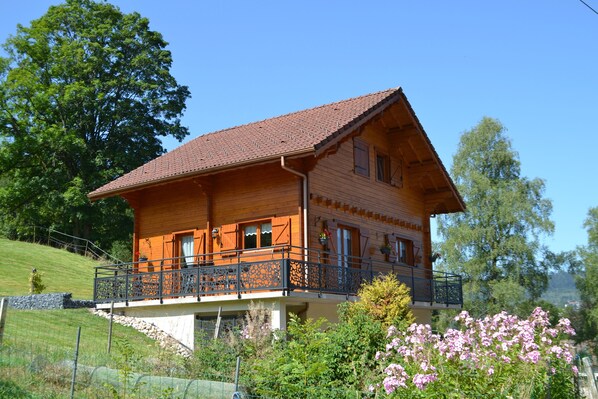 المنشأة من الخارج