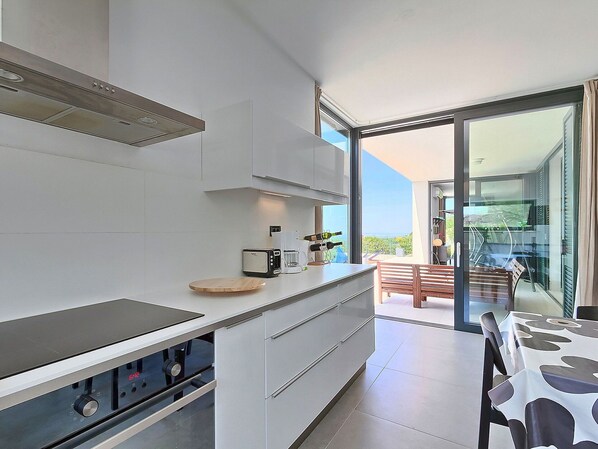 Microwave, oven, dishwasher, high chair - Beautiful private villa for 8 guests with WIFI, A/C, private pool, TV, patio and panoramic view (Porec)