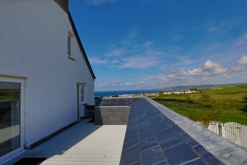 7 Bedroom house with Stunning Sea Views nr Port Isaac. Pool,games rooms,log fire