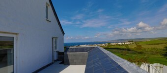 7 værelses hus med fantastisk havudsigt nr Port Isaac. Pool, spillelokaler, pejs