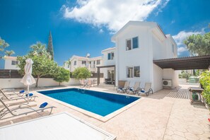 Pool - Villa Mandy, Modern 3BDR Protaras Villa with Pool, Short Walk to all Amenities (Protaras)