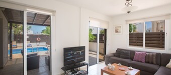 Villa Mandy, moderne 3BDR Protaras villa med basseng, kort spasertur til alle fasiliteter