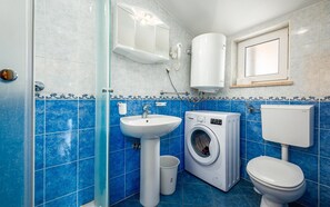 Shower, towels