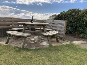 Outdoor dining - Beach House. Great house. Great location  (Bude)