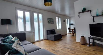 Nouvel appartement élégant situé à 3 minutes à pied de la gare d'Interlaken West.