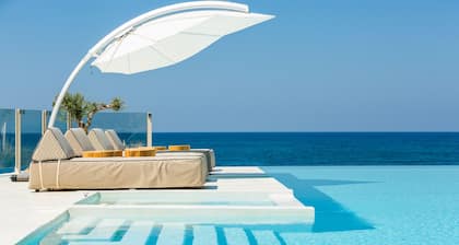 La Casa di Mare, Luxury Beach Front Villa with Private Pool, Whirlpools & Sauna