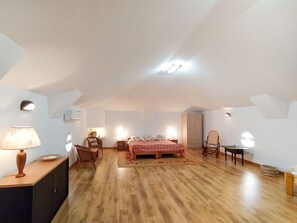 6 Schlafzimmer, Reisekinderbett, kostenloses WLAN