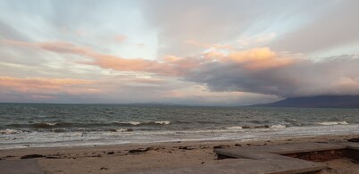   Traditional stradbally country cottage in village location close to beach 