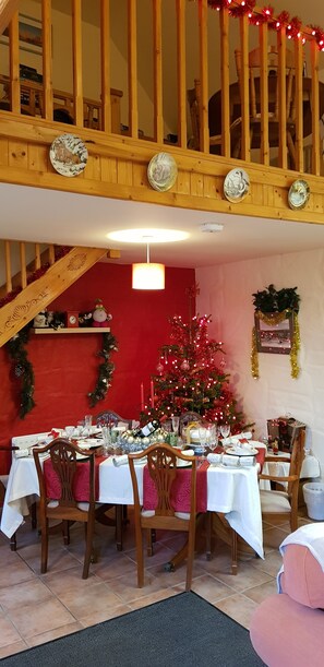 Dining - Traditional stradbally country cottage in village location close to beach (Stradbally)