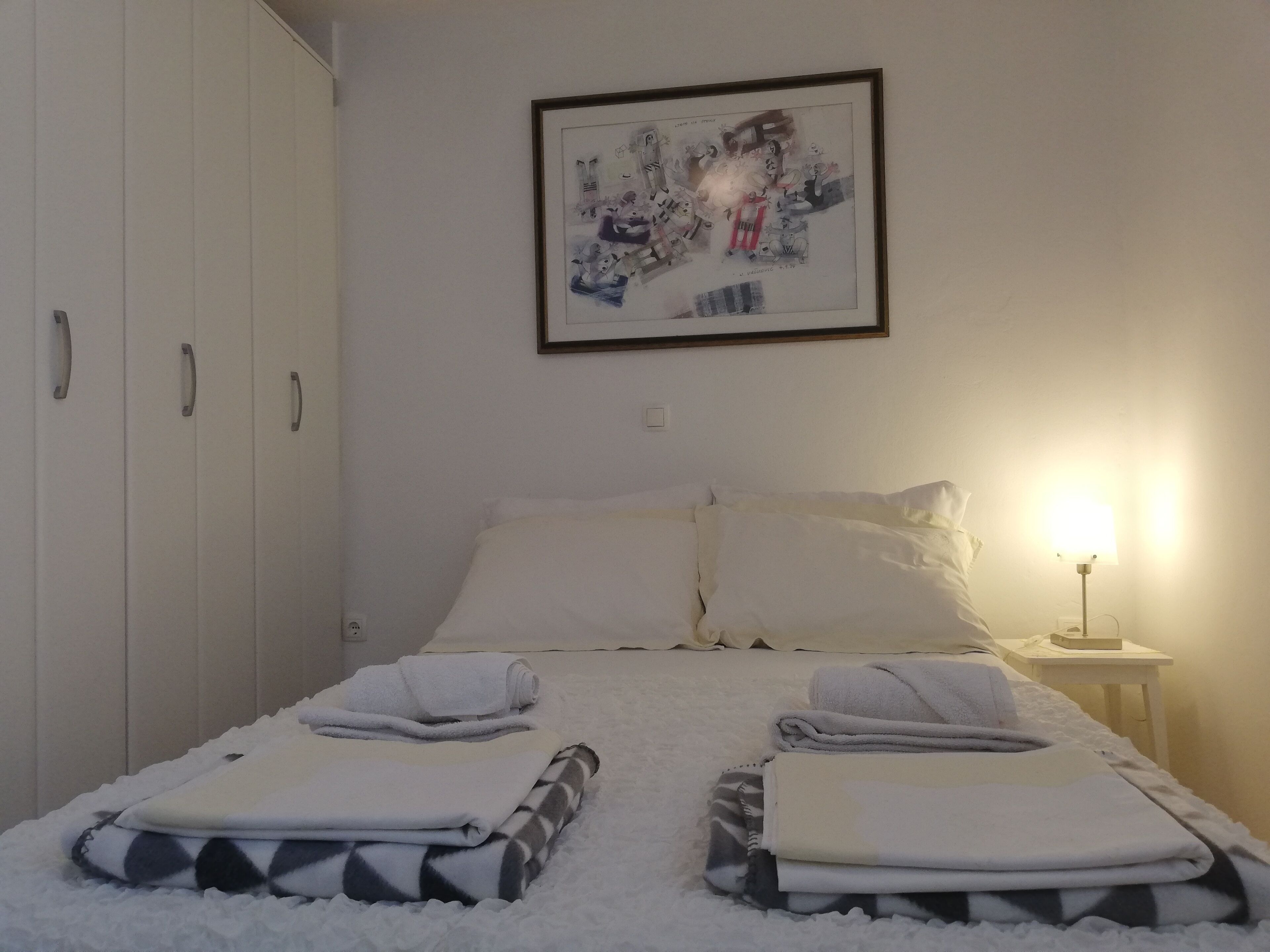 1 sovrum, värdeförvaringsskåp på rummet och strykjärn/strykbräda