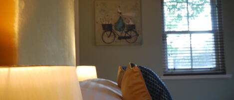 5 bedrooms, iron/ironing board, WiFi, bed sheets
